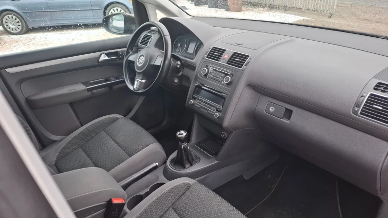 VW Touran 2.0 TDI, снимка 9 - Автомобили и джипове - 49169752