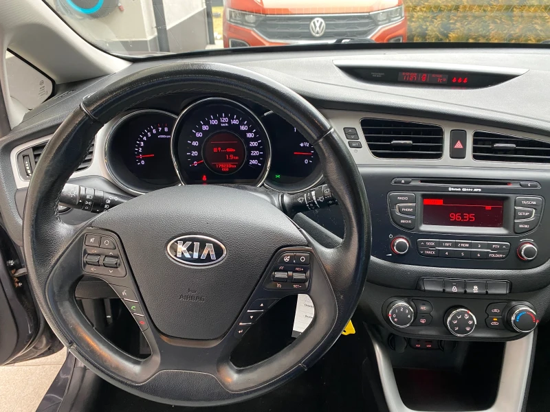 Kia Ceed 1, 6 Бензин , снимка 15 - Автомобили и джипове - 49173903