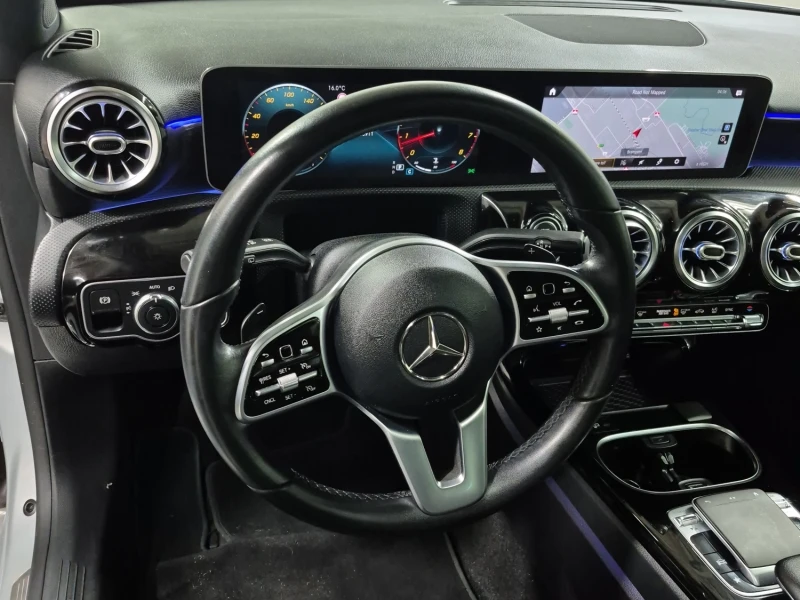 Mercedes-Benz A 250 AMG LINE/FULL DIGITAL/KEYLESS, снимка 10 - Автомобили и джипове - 52936342