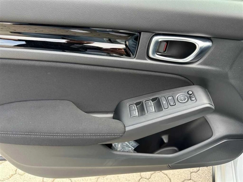 Honda Civic 2.0* ELEGANCE* CAM* LED* DISTR* CARPLAY* , снимка 7 - Автомобили и джипове - 53380160