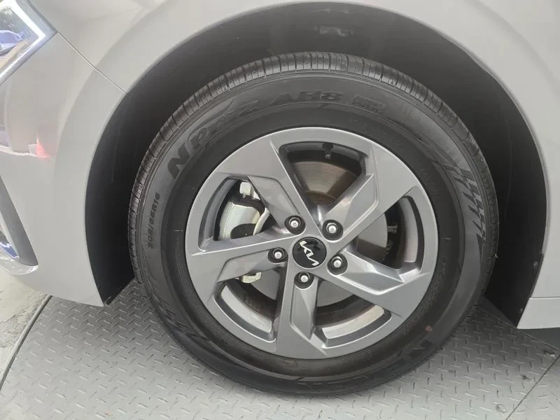 Kia K5 2.0 Lpi, снимка 5 - Автомобили и джипове - 54999995