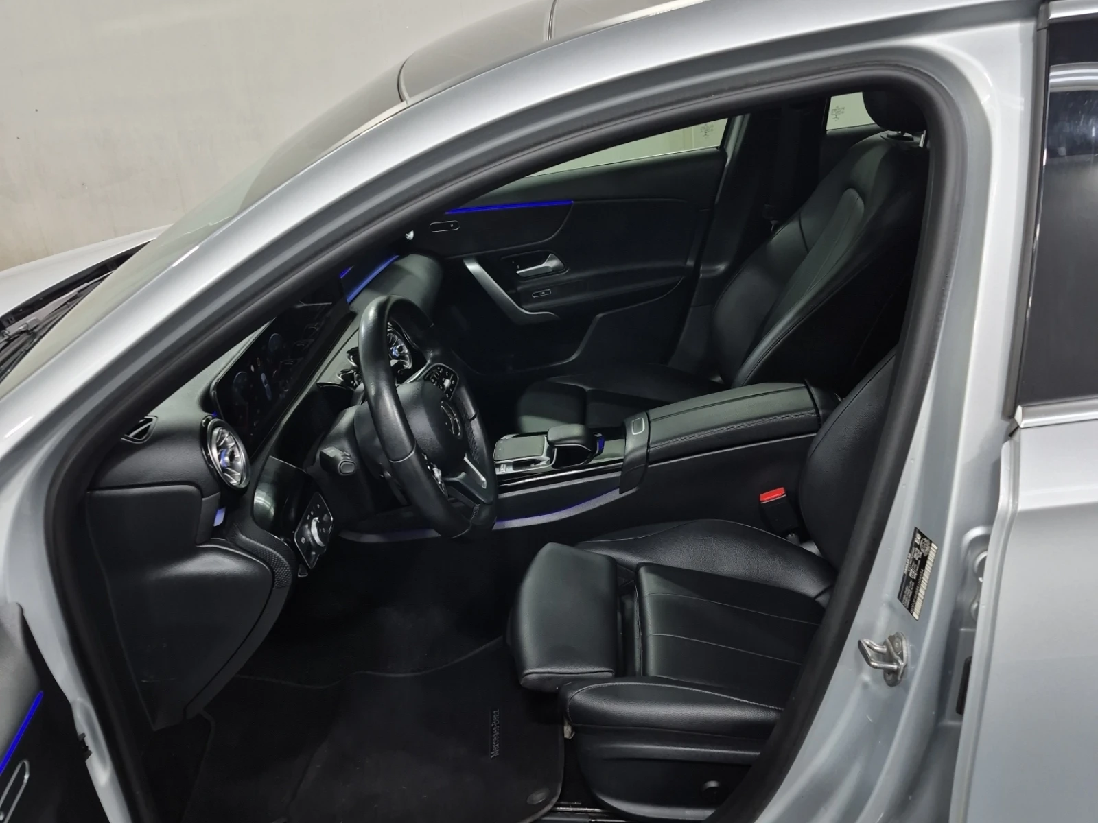 Mercedes-Benz A 250 AMG LINE/FULL DIGITAL/KEYLESS - изображение 8