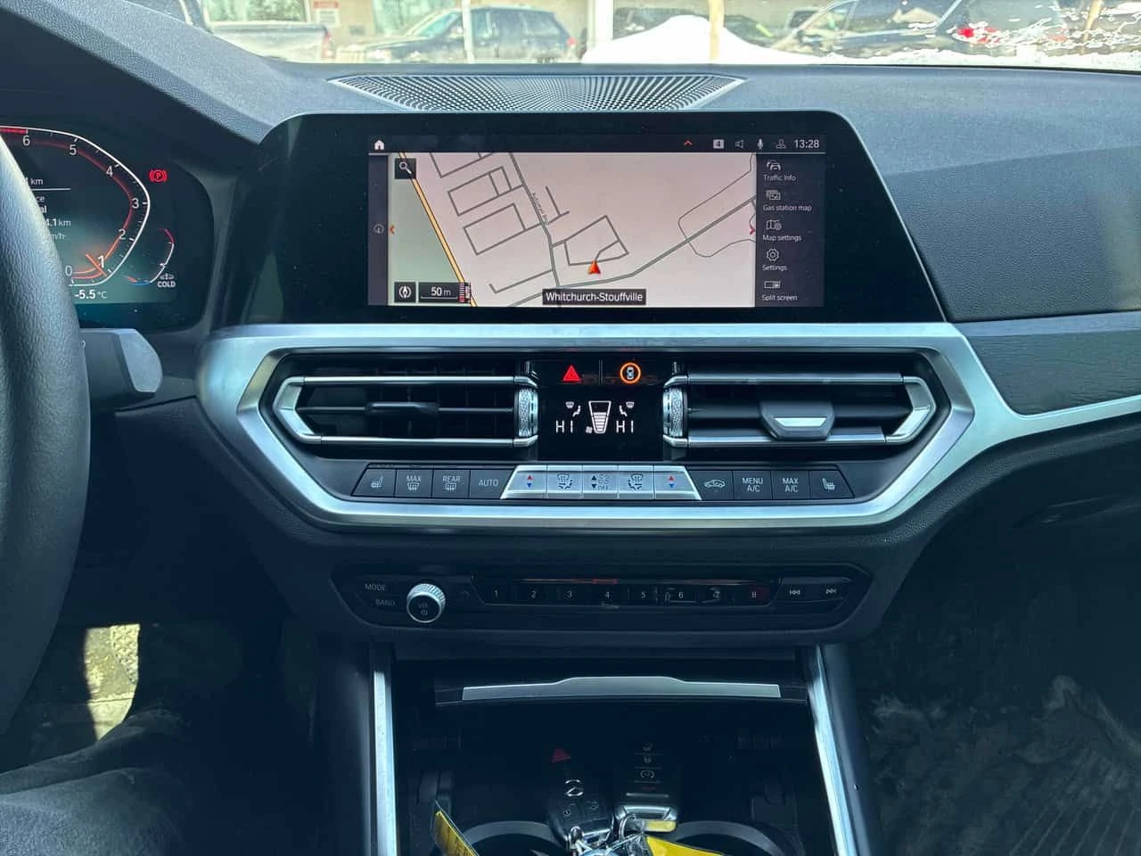 BMW 330 *  xDrive * CARFAX * 360 * ГУМИ * ГЕНЕРАЦИЯ - изображение 9