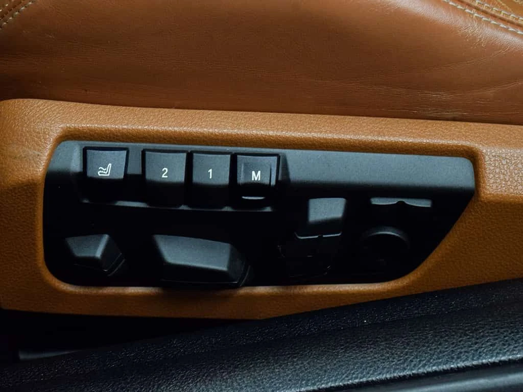 BMW M6 * Individual Interior Loaded with options! * CARFA, снимка 12 - Автомобили и джипове - 53772582