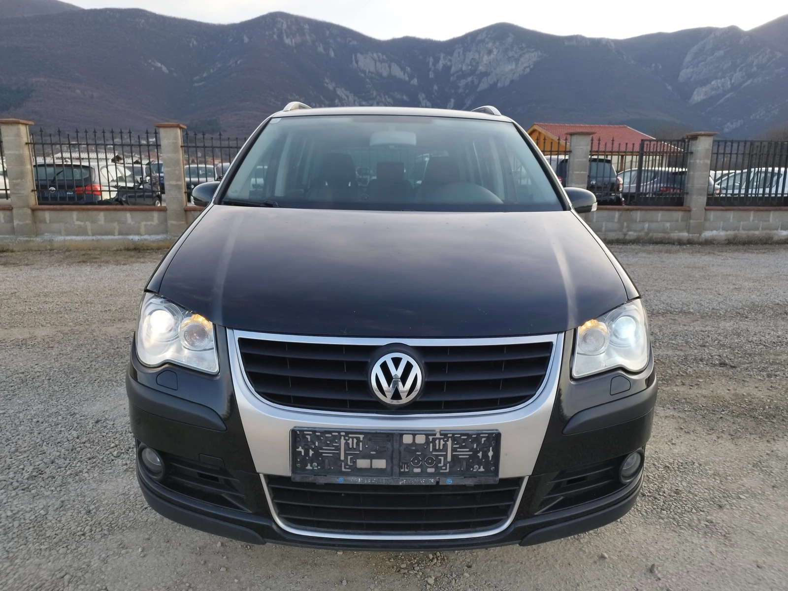 VW Touran 2.0 Tdi BMM CROSS - изображение 8