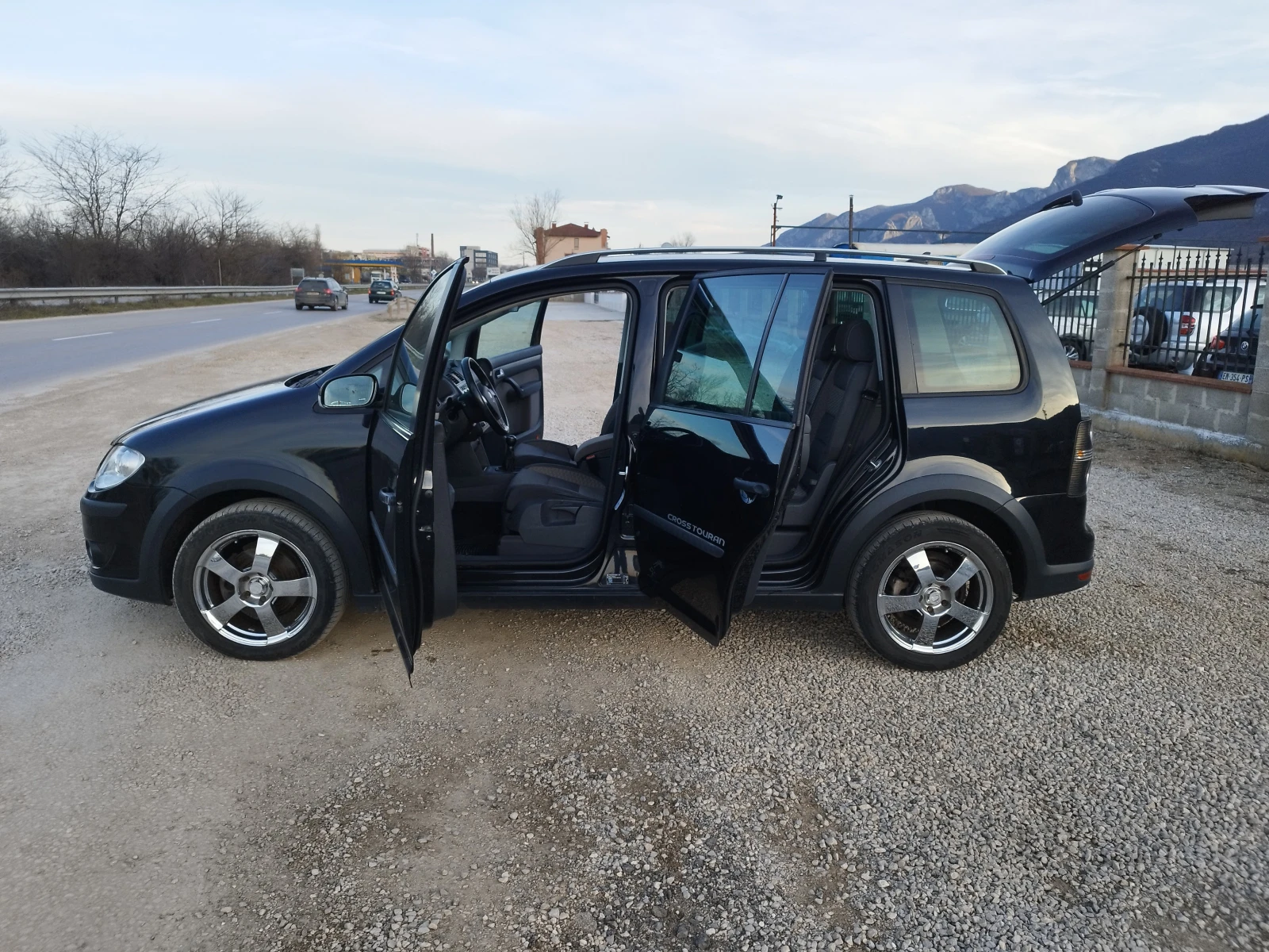 VW Touran 2.0 Tdi BMM CROSS - изображение 9