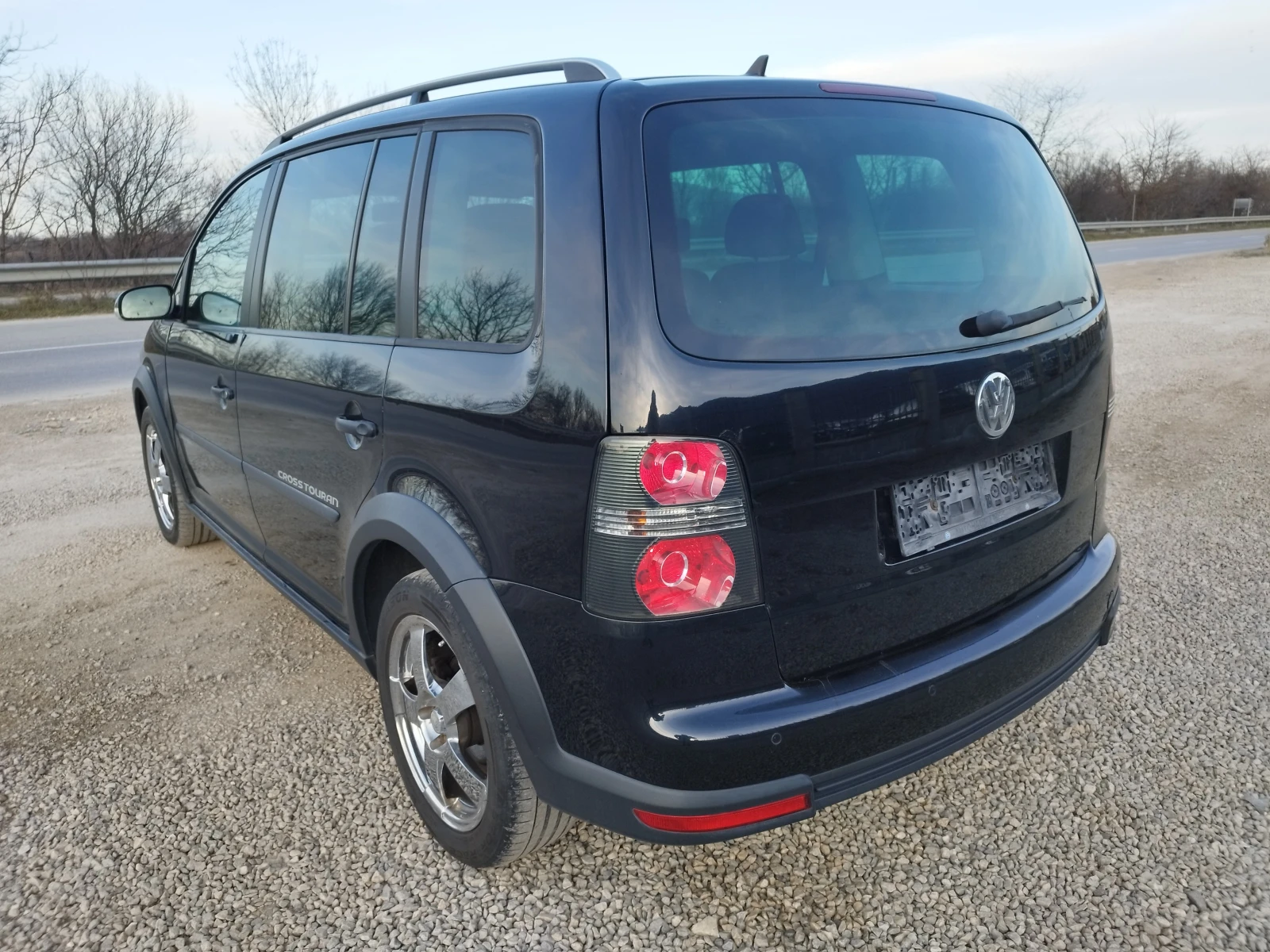 VW Touran 2.0 Tdi BMM CROSS - изображение 3