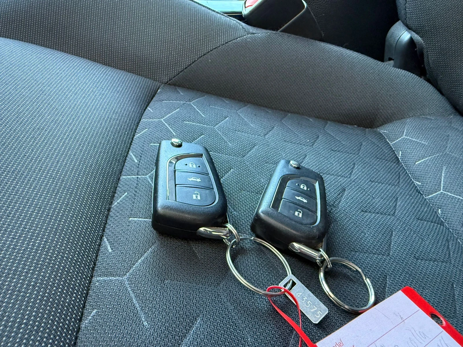 Toyota Corolla 1.2 бензин 4 цилиндъра, снимка 13 - Автомобили и джипове - 53832607