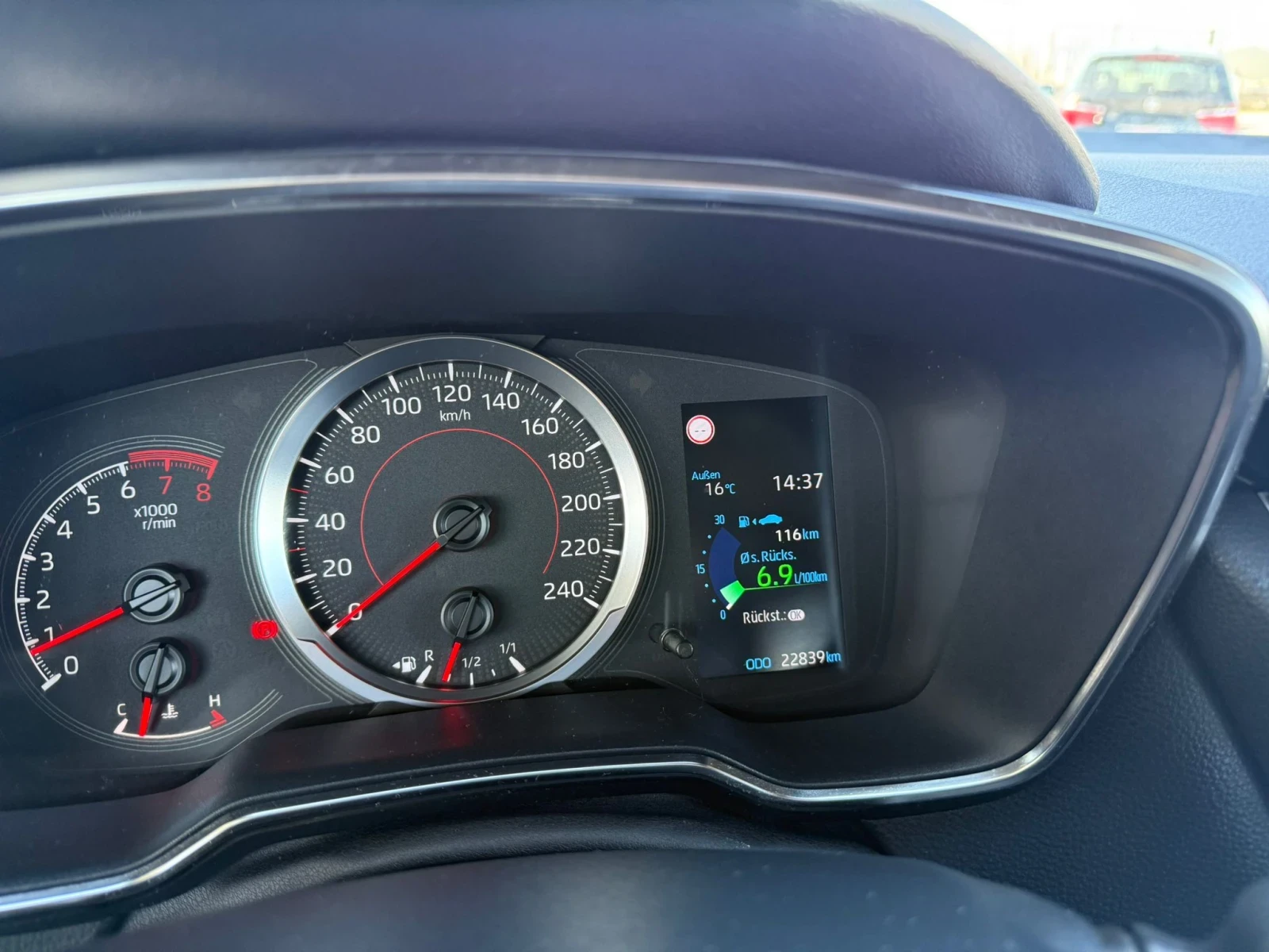 Toyota Corolla 1.2 бензин 4 цилиндъра, снимка 9 - Автомобили и джипове - 53832607