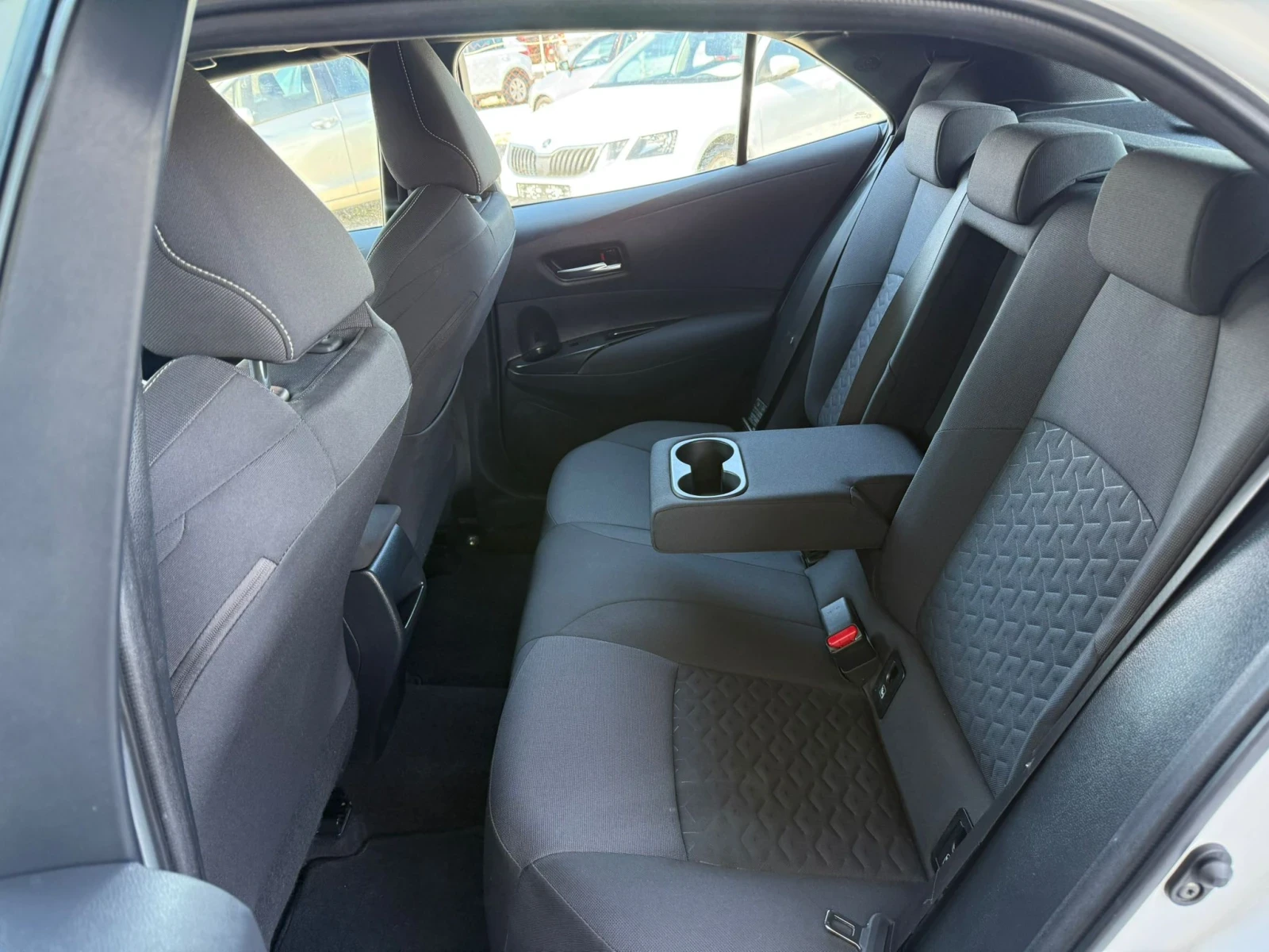 Toyota Corolla 1.2 бензин 4 цилиндъра, снимка 8 - Автомобили и джипове - 53832607