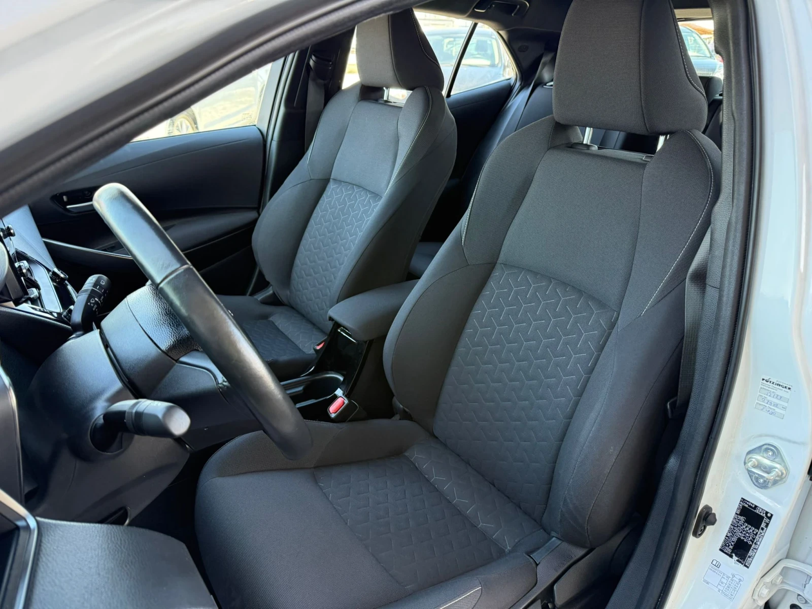 Toyota Corolla 1.2 бензин 4 цилиндъра, снимка 6 - Автомобили и джипове - 53832607