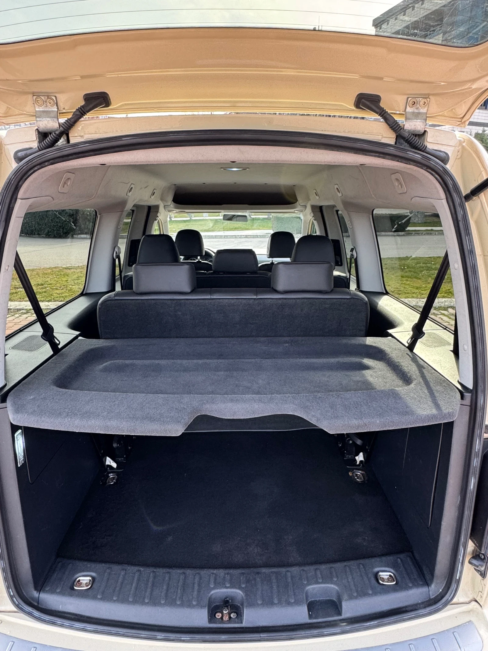 VW Caddy 2.0 TDI 6+ 1, снимка 13 - Автомобили и джипове - 53839080