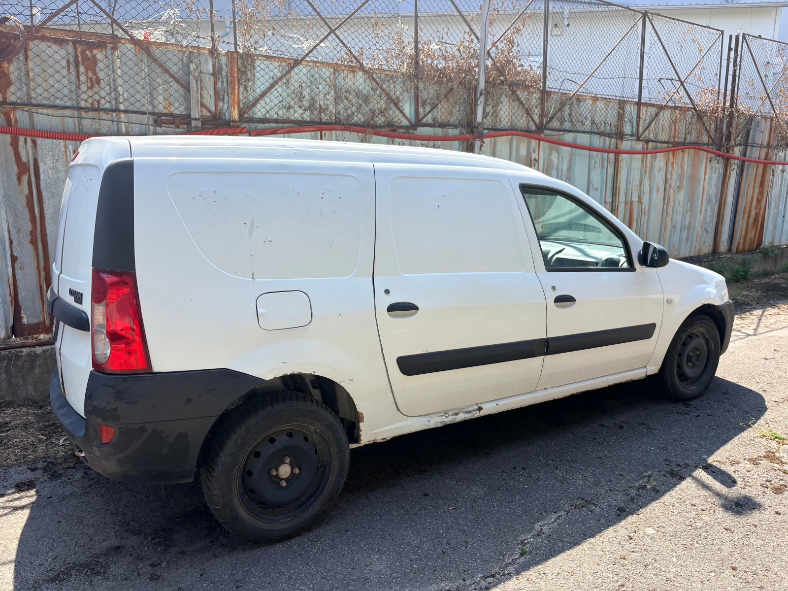 Dacia Logan 1.5, снимка 7 - Автомобили и джипове - 55378024