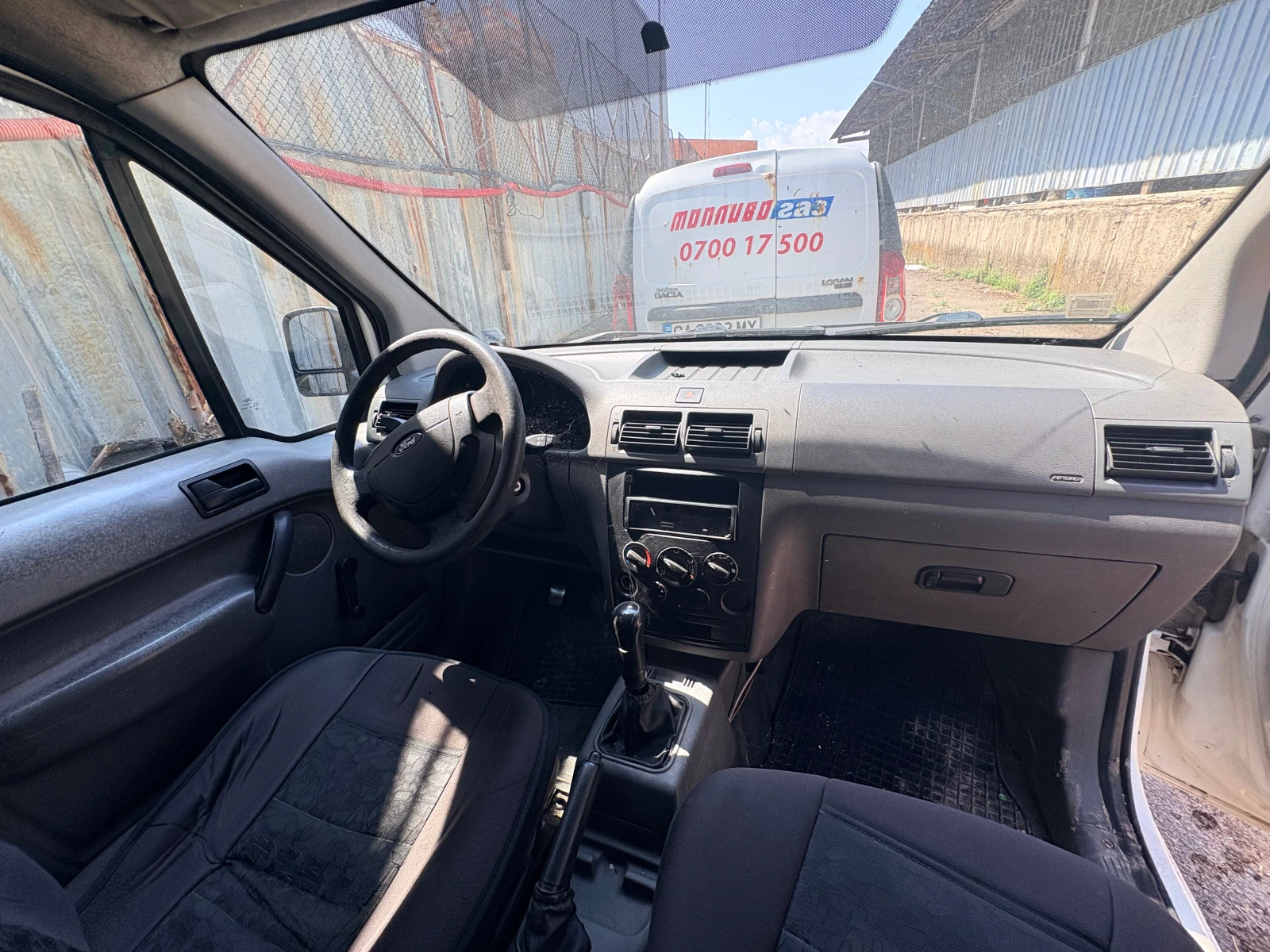 Dacia Logan 1.5, снимка 13 - Автомобили и джипове - 55378024