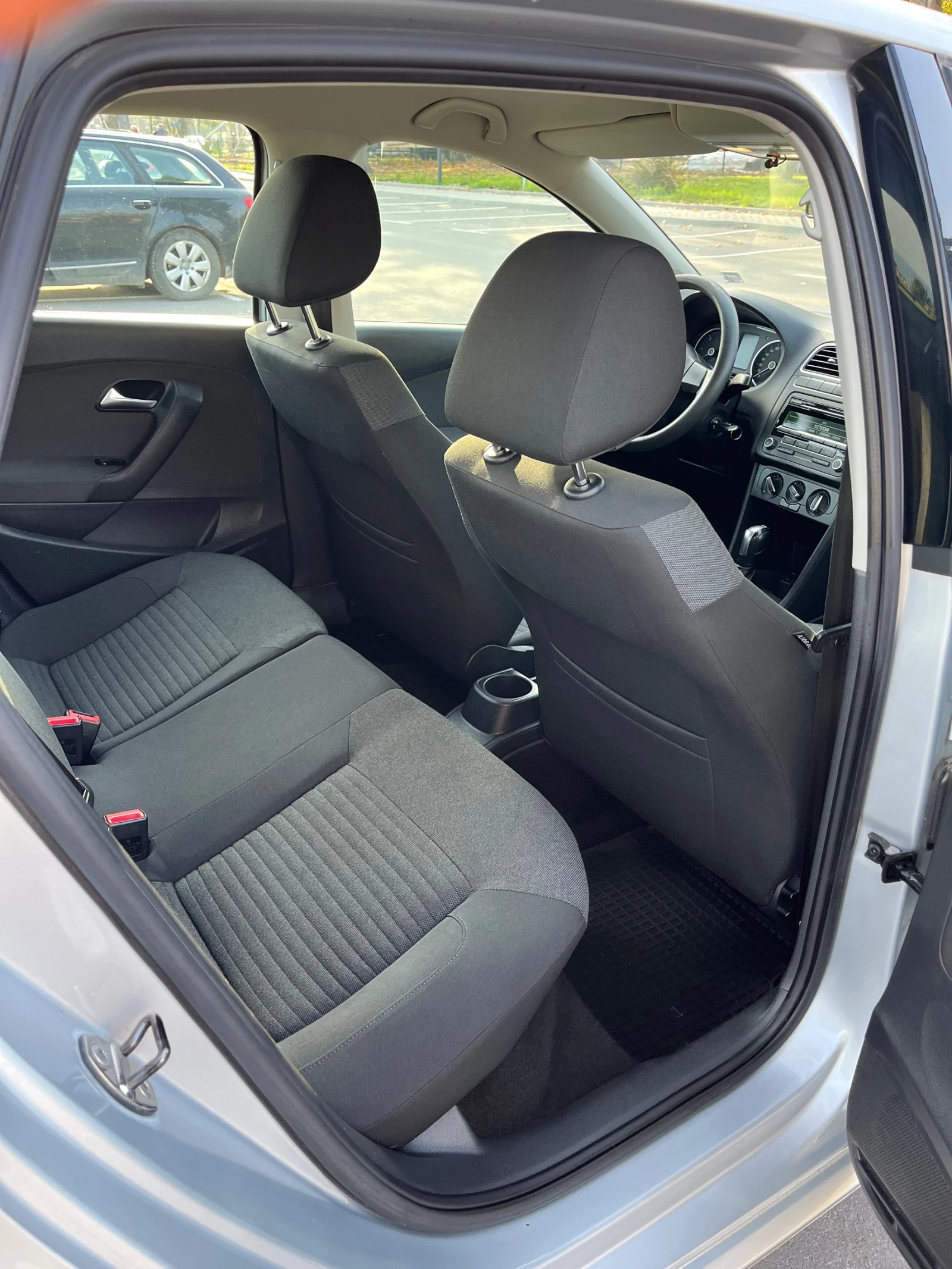 VW Polo 1.6 TDI DSG 7 скорости, снимка 12 - Автомобили и джипове - 55420815