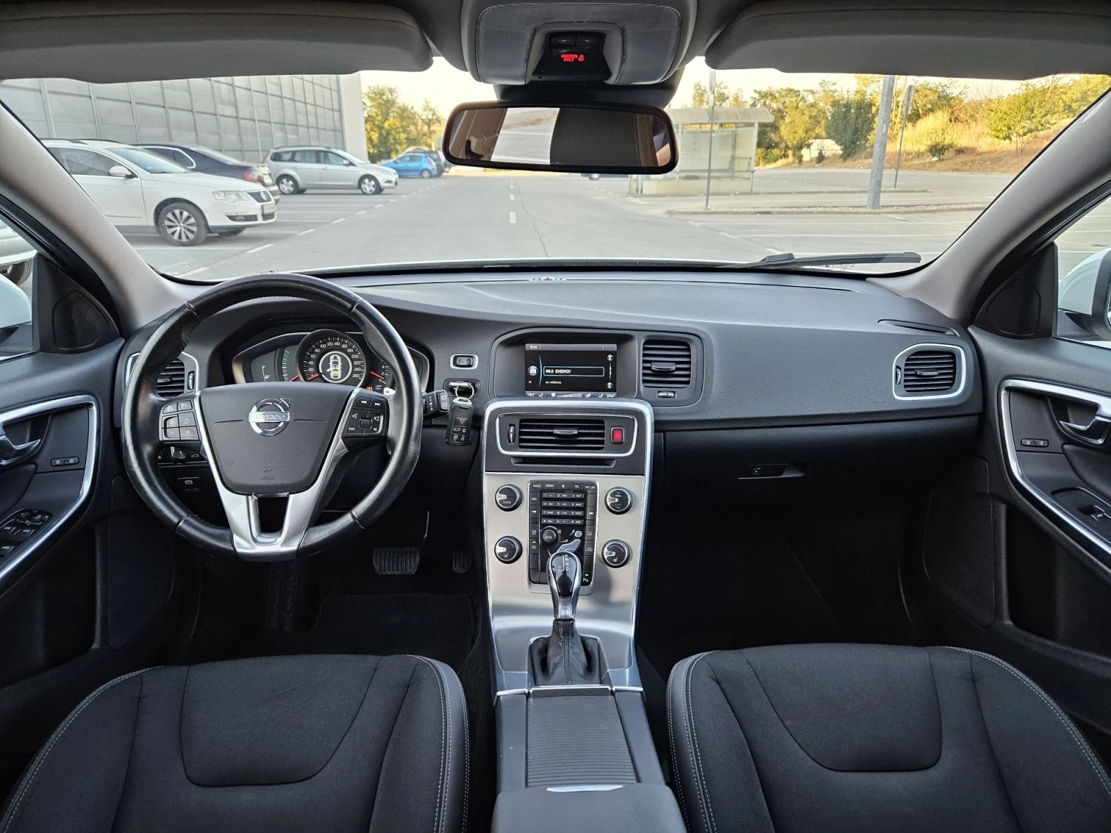 Volvo V60 R-DESIGN , снимка 10 - Автомобили и джипове - 56020936
