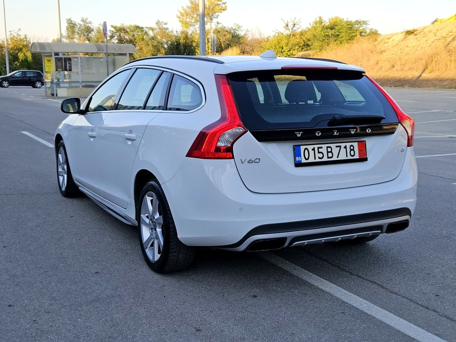 Volvo V60 R-DESIGN , снимка 6 - Автомобили и джипове - 56020936