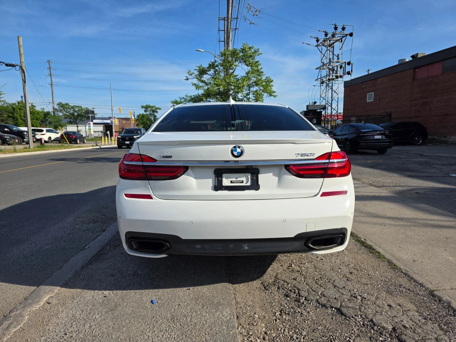 BMW 750 * 750i xDrive * CARFAX * ОПЦИЯ ЗА ФИНАНСИРАНЕ, снимка 4 - Автомобили и джипове - 56156310