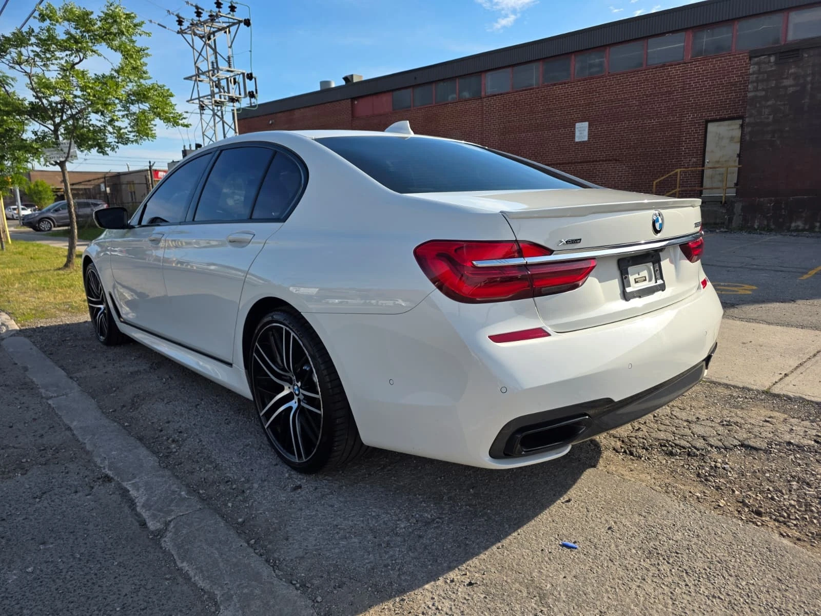 BMW 750 * 750i xDrive * CARFAX * ОПЦИЯ ЗА ФИНАНСИРАНЕ, снимка 13 - Автомобили и джипове - 56156310