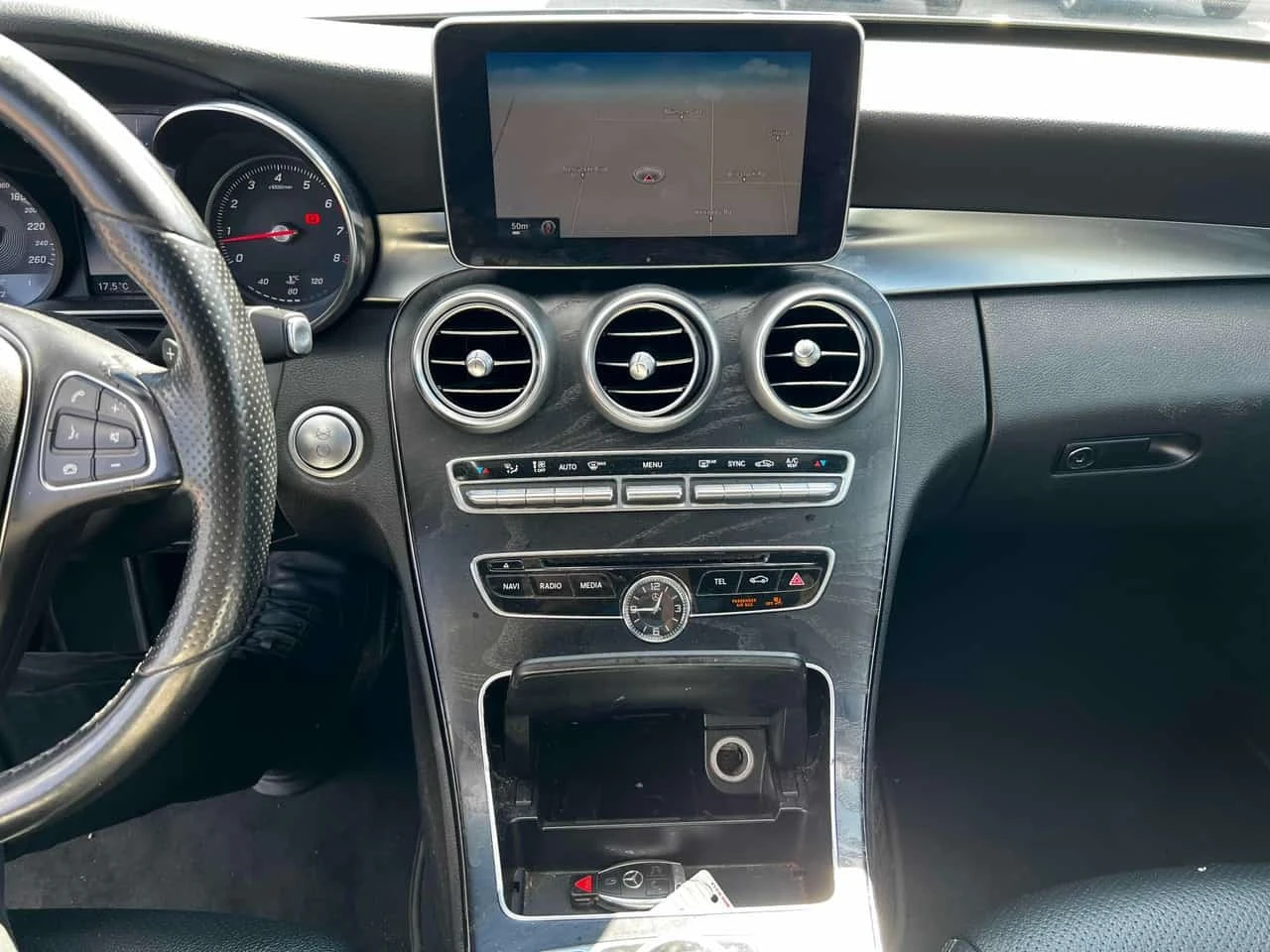 Mercedes-Benz C 300 4MATIC | CARFAX | АВТОКРЕДИТ БЕЗ ПЪРВОНАЧАЛНА, снимка 9 - Автомобили и джипове - 56228457