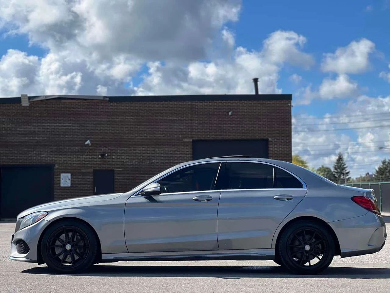 Mercedes-Benz C 300 4MATIC | CARFAX | АВТОКРЕДИТ БЕЗ ПЪРВОНАЧАЛНА, снимка 3 - Автомобили и джипове - 56228457