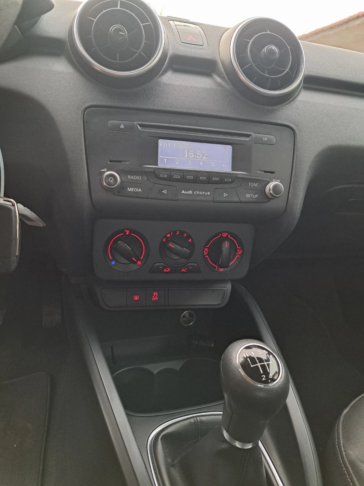 Audi A1, снимка 6 - Автомобили и джипове - 56349384