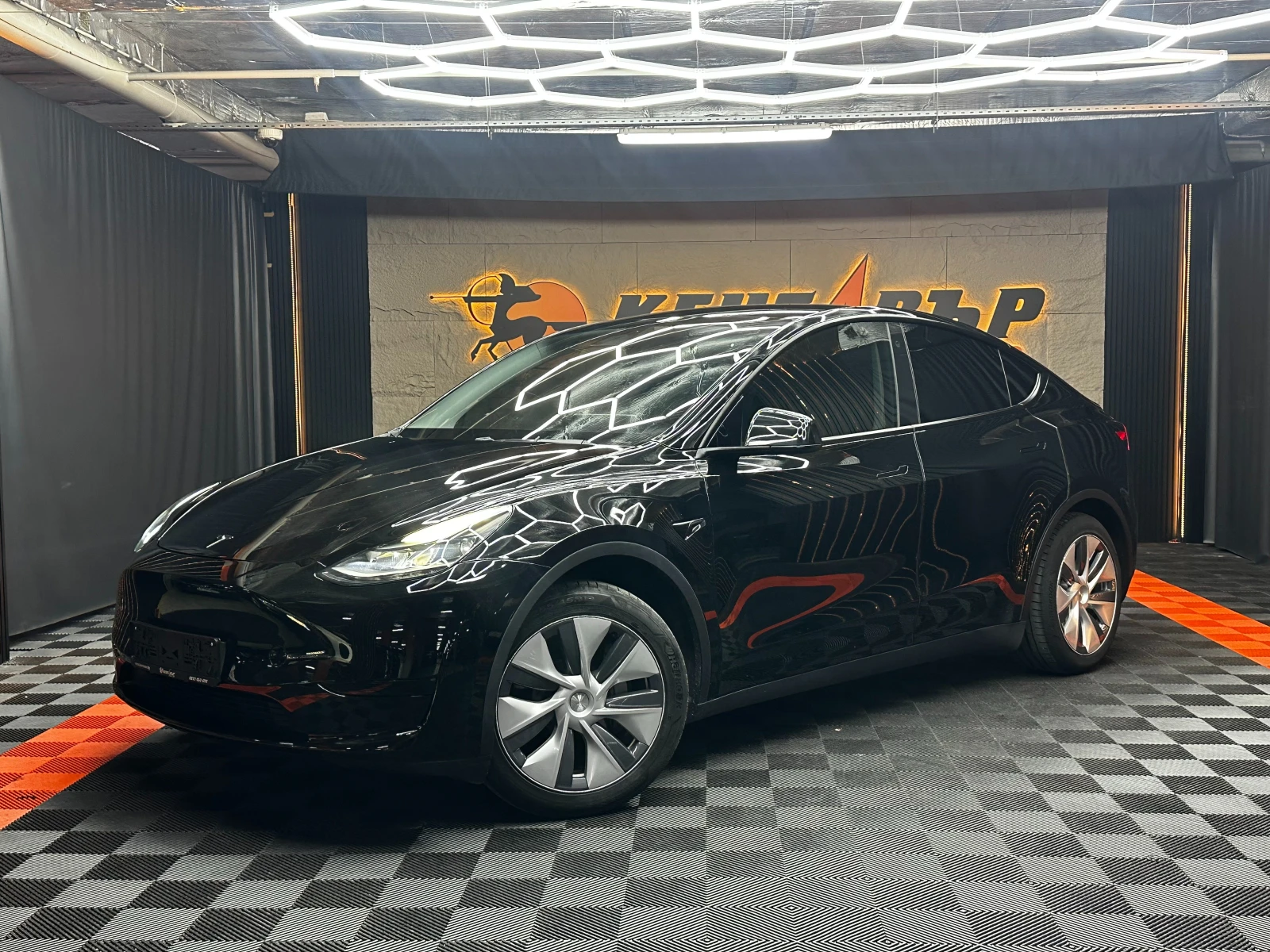 Tesla Model Y 2024/Austria/LFP/HW4/AMD RYZEN/НАЛИЧНА В СОФИЯ