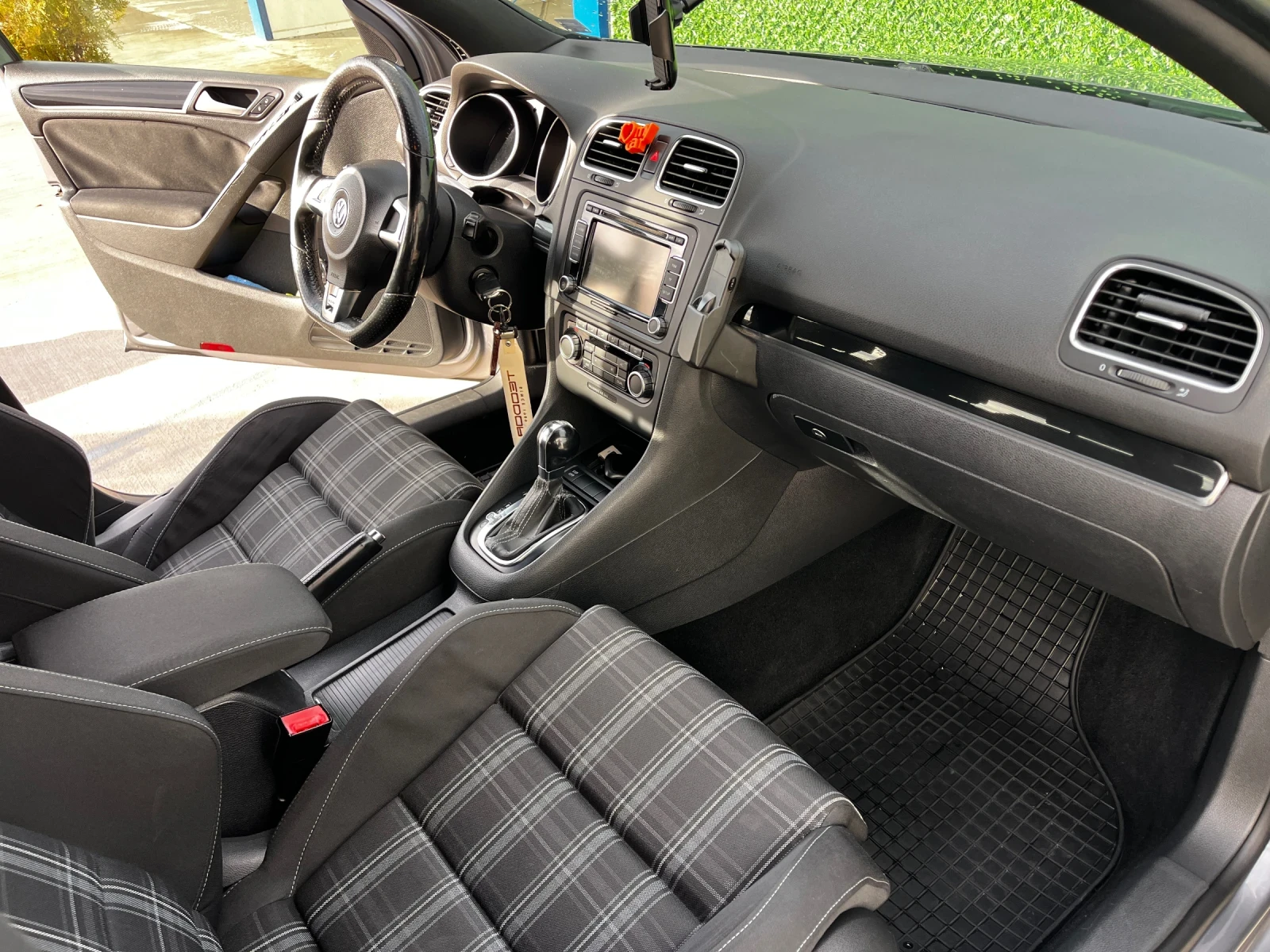 VW Golf 2.0 TDI GT, снимка 9 - Автомобили и джипове - 56611412