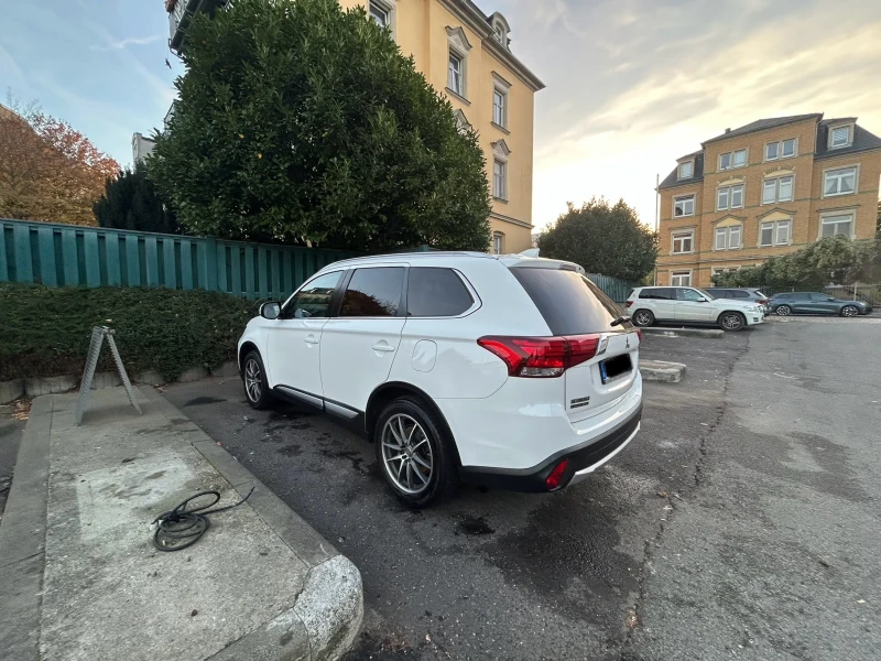 Mitsubishi Outlander 2.0 MIVEC Diamant, снимка 3 - Автомобили и джипове - 47857896