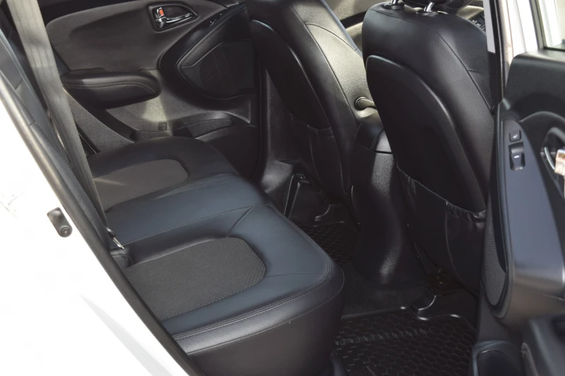 Hyundai IX35 1.7 crdi* Euro5B* Полукожа* Подгрев* 6 Скорости* , снимка 14 - Автомобили и джипове - 52840122