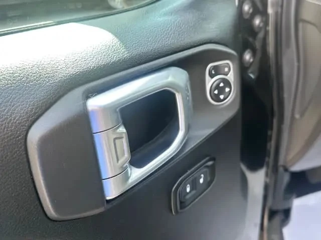 Jeep Wrangler * 4x4 * CARFAX * �������� * ��������� ���� �� �� * | Mobile.bg � ����������� 15