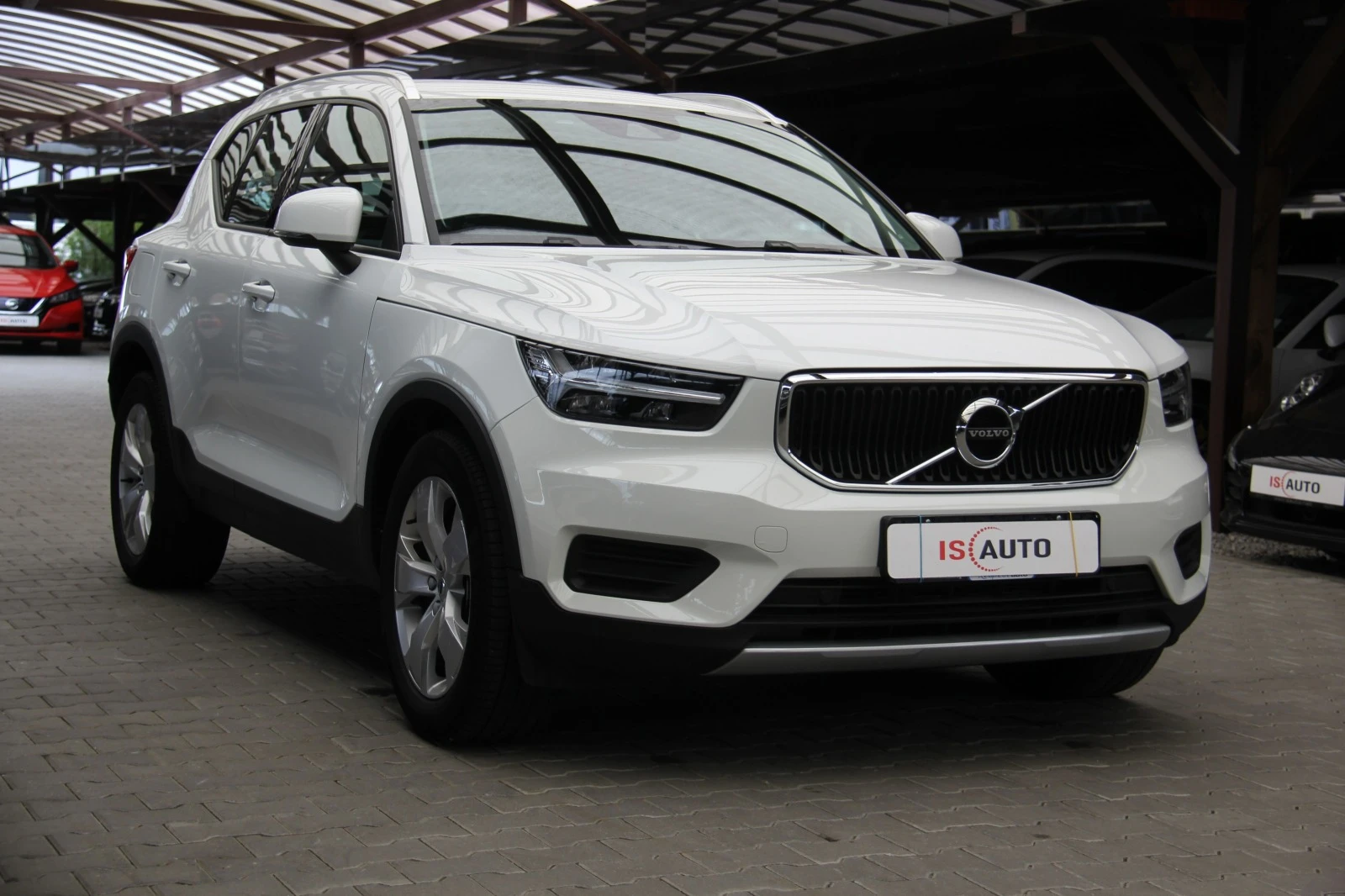 Volvo XC40 D4/AWD/Momentum - изображение 2