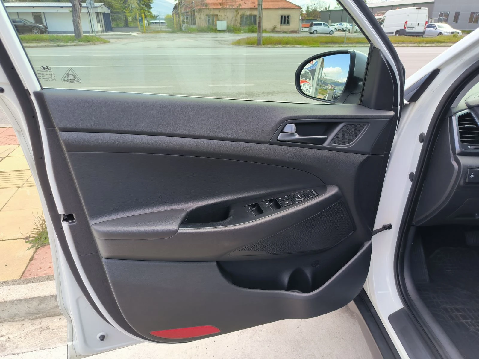 Hyundai Tucson 1.7d-Navi-Kamera-Keyless-Euro-6B, снимка 12 - Автомобили и джипове - 54387461