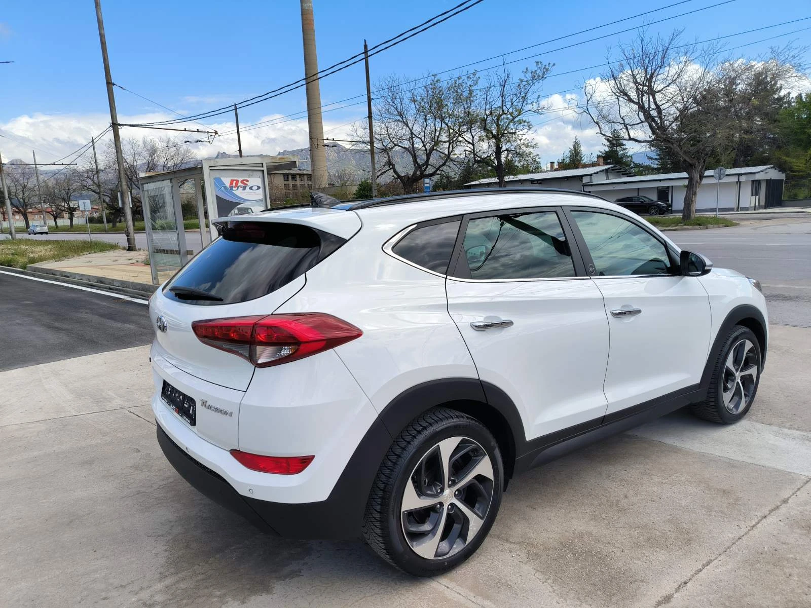 Hyundai Tucson 1.7d-Navi-Kamera-Keyless-Euro-6B, снимка 5 - Автомобили и джипове - 54387461