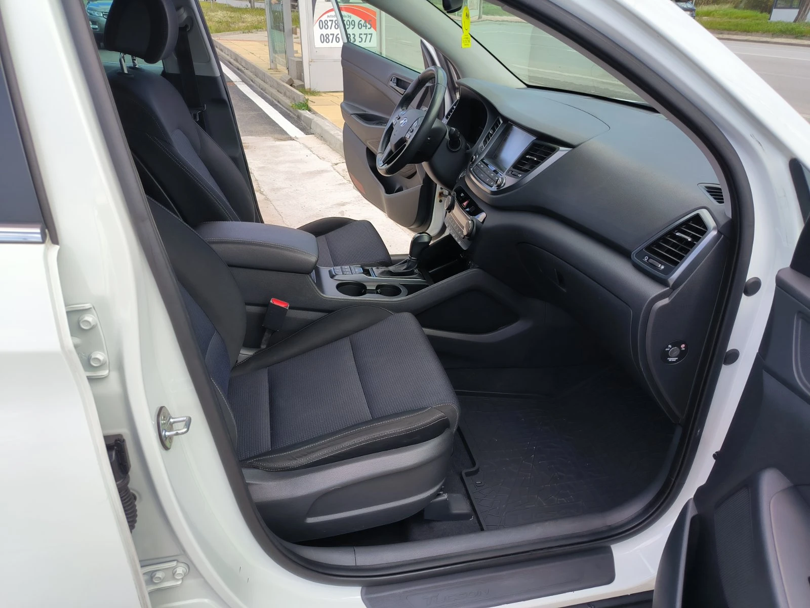 Hyundai Tucson 1.7d-Navi-Kamera-Keyless-Euro-6B, снимка 17 - Автомобили и джипове - 54387461