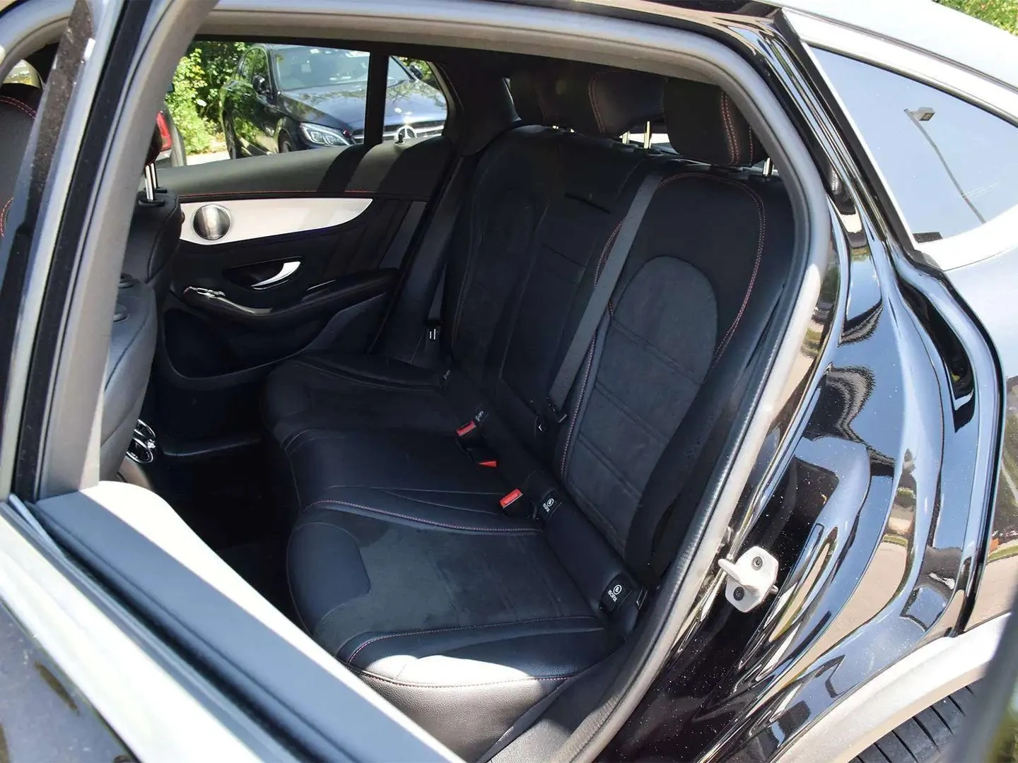 Mercedes-Benz GLC 43 AMG PREMIUM PKG ЦЕНА ДО БЪЛГАРИЯ АВТОКРЕДИТ, снимка 17 - Автомобили и джипове - 55558138