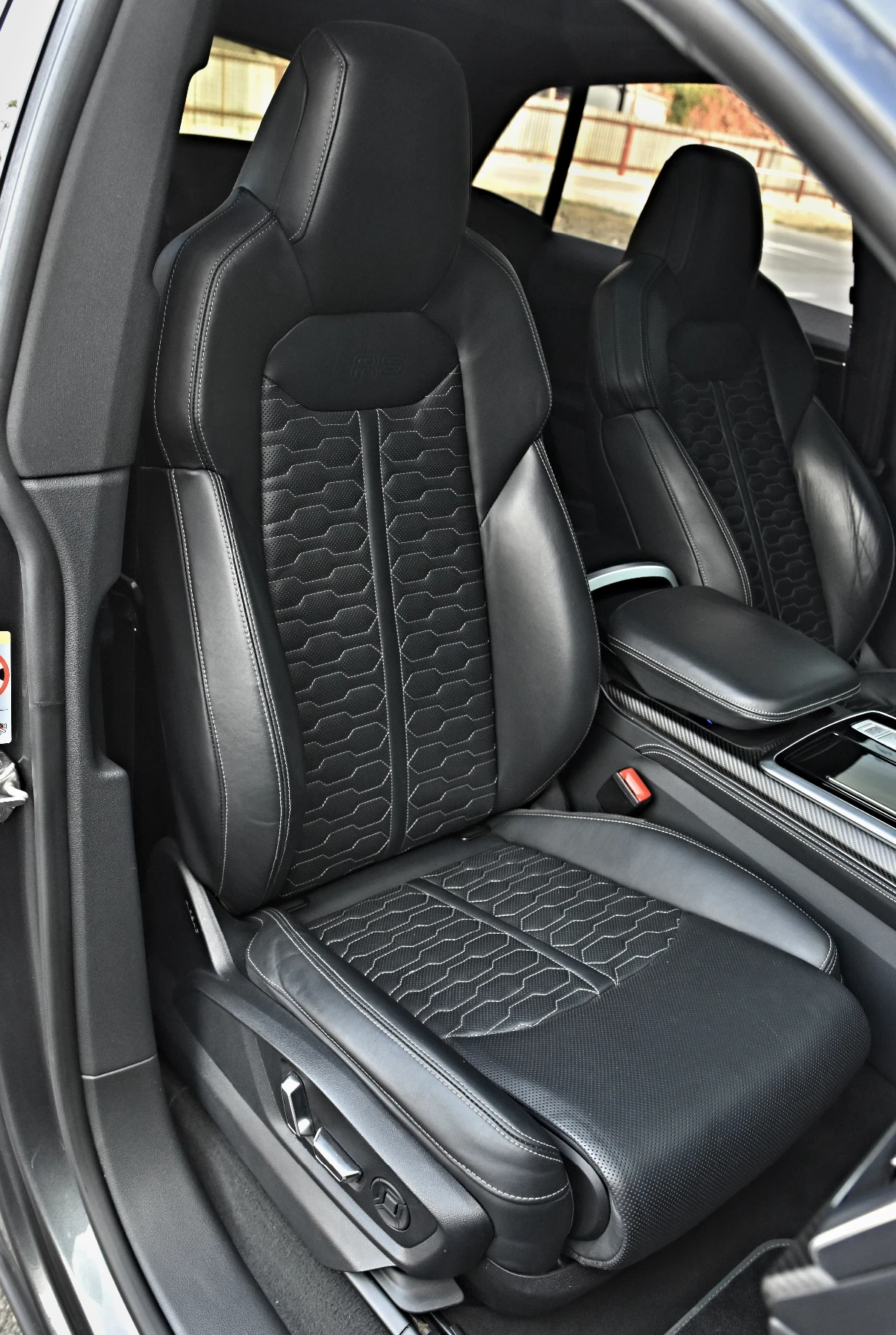 Audi RSQ8 Carbon-ceramic!B&O!Head-up!Pano!Exclusive!, снимка 11 - Автомобили и джипове - 56041779