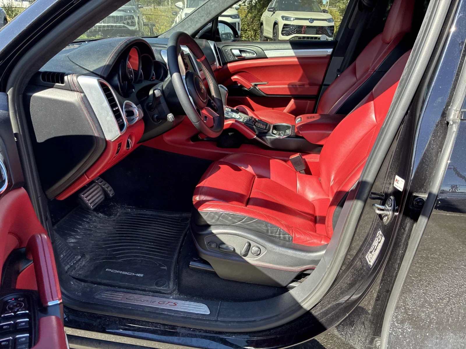 Porsche Macan GTS* Back cam* Pano* Chrono* Bose* Подгрев* , снимка 7 - Автомобили и джипове - 56260156