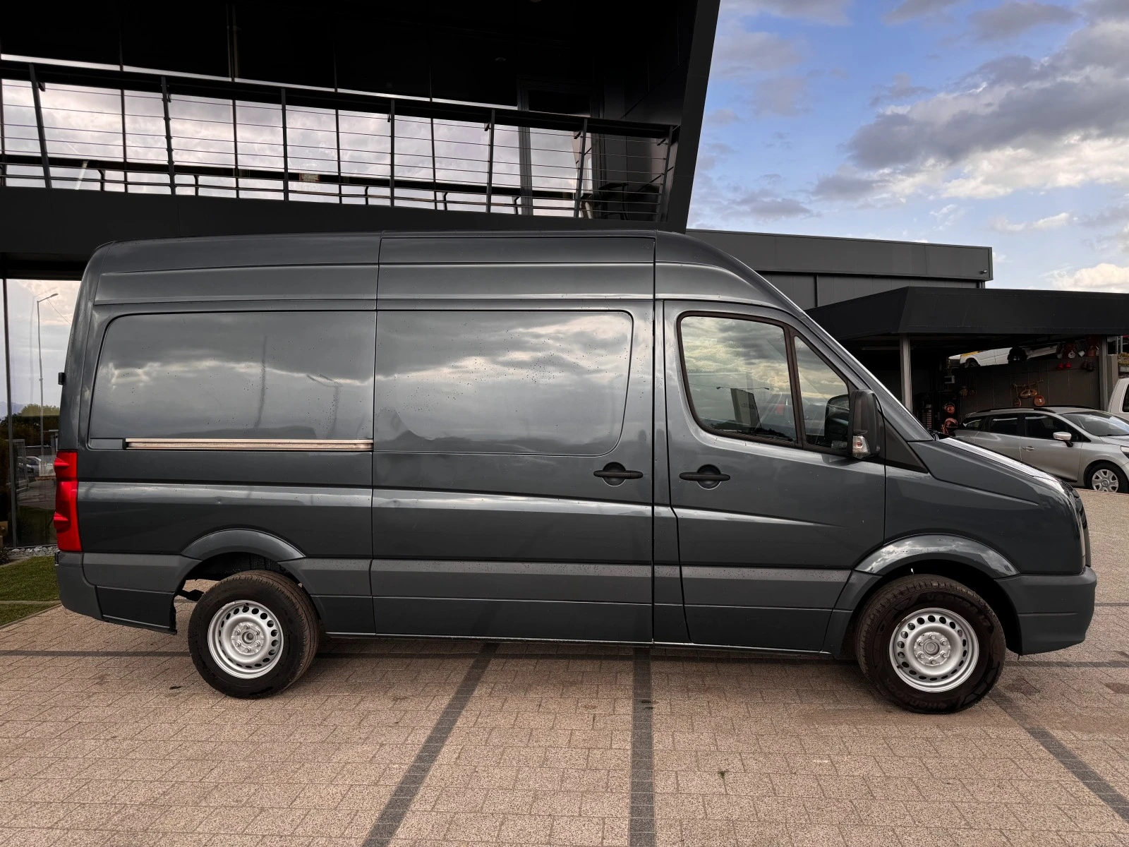 VW Crafter 2.5TDI Клима L2H2  - изображение 7