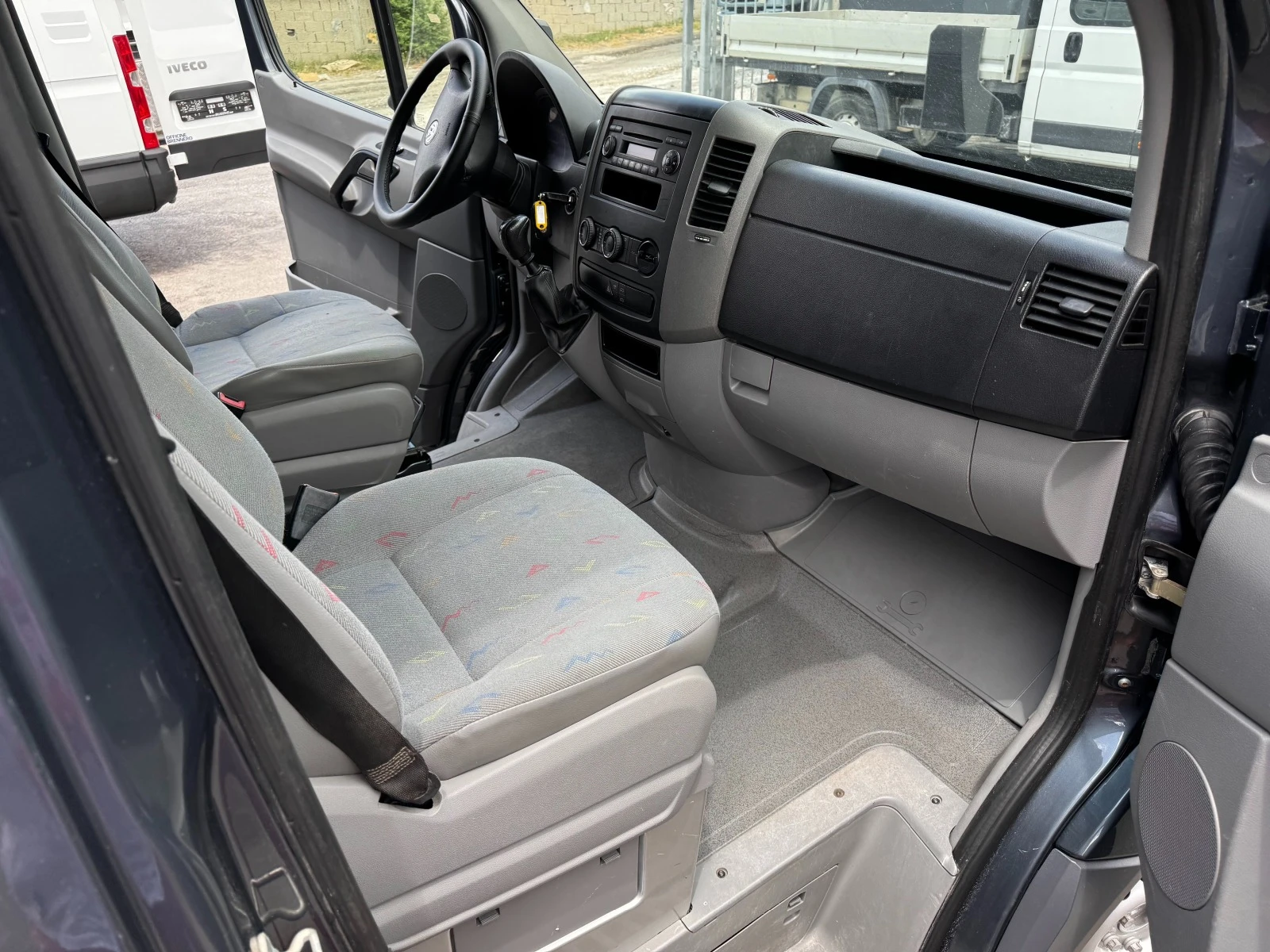 VW Crafter 2.5TDI  L2H2  | Mobile.bg   11