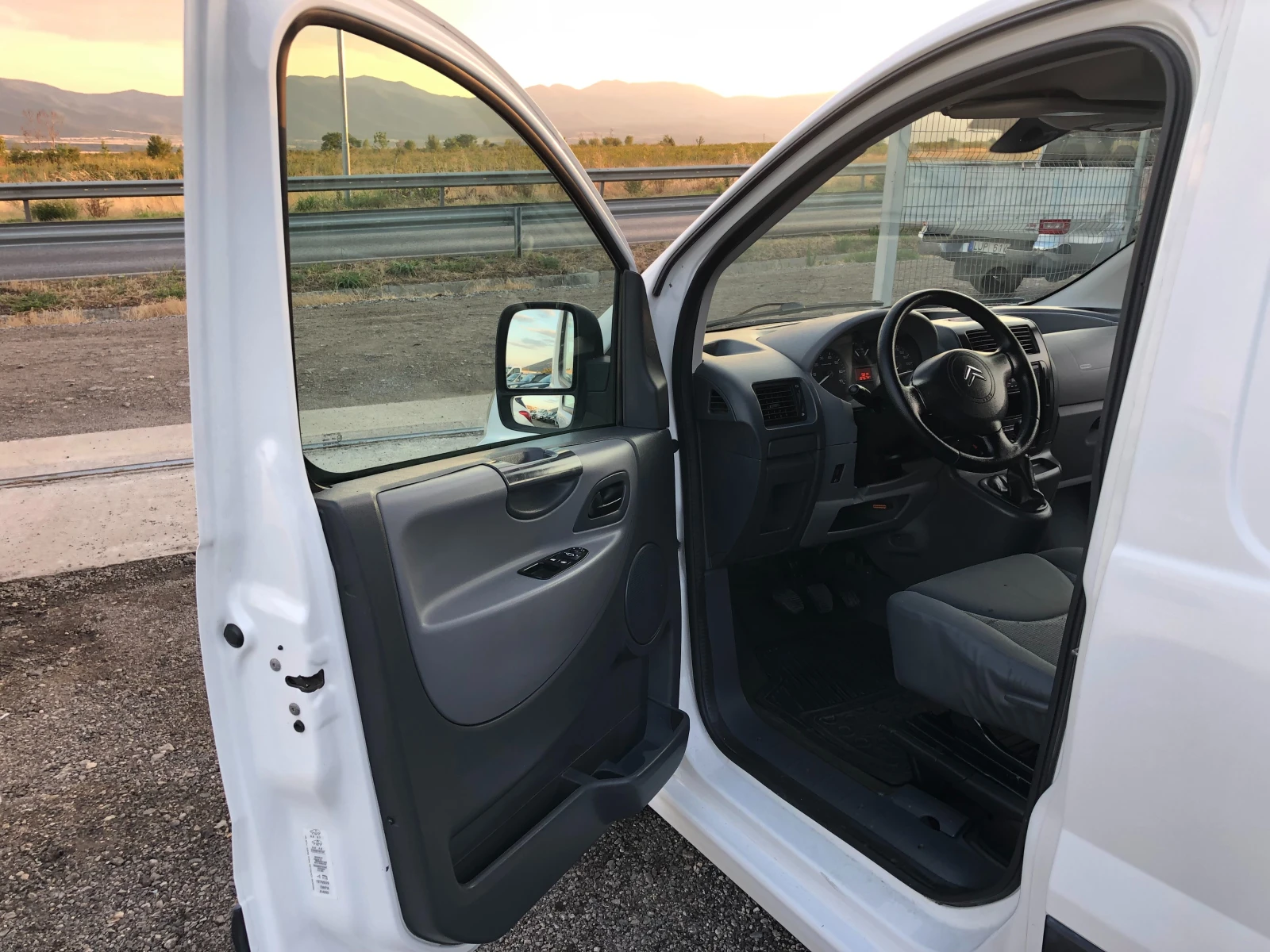 Citroen Jumpy 2.0 HDI - изображение 10