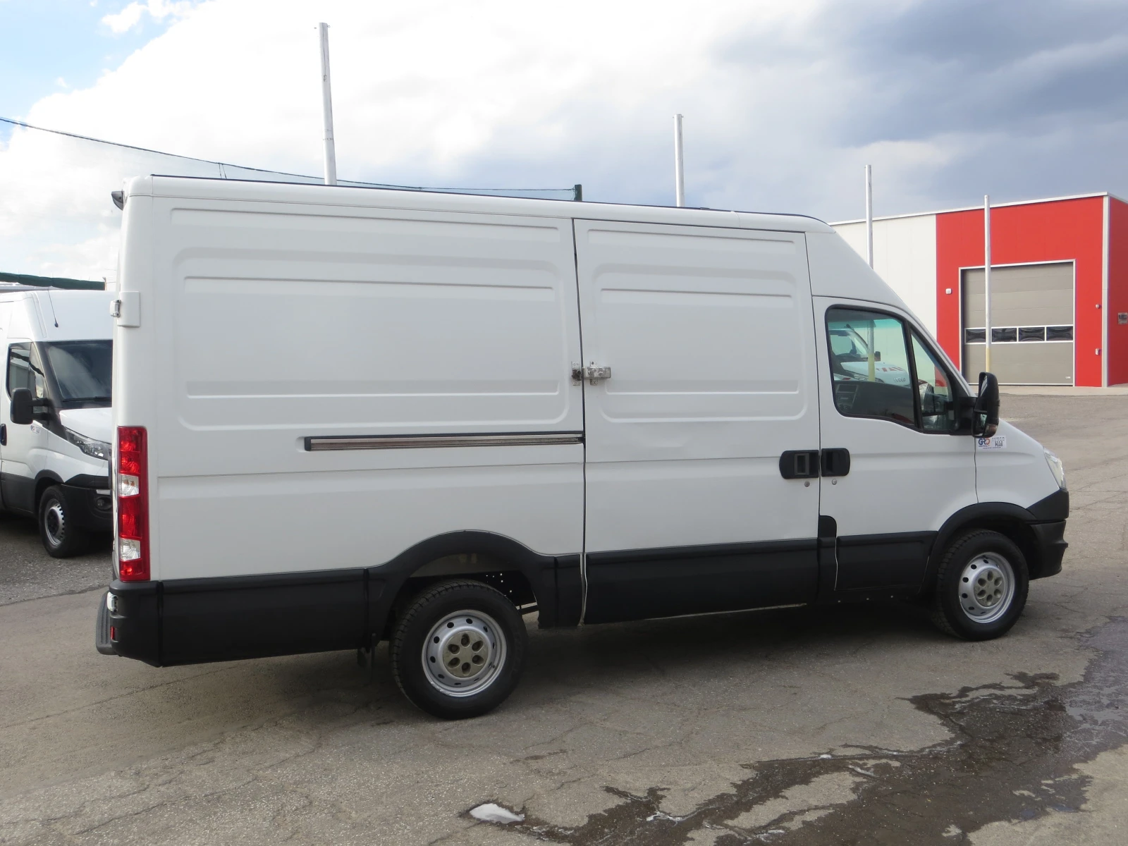 Iveco Daily 35S13-12 КУБ. М. ОБЕМ НА ТОВАРНОТО ПОМЕЩЕНИЕ, снимка 5 - Бусове и автобуси - 54191659
