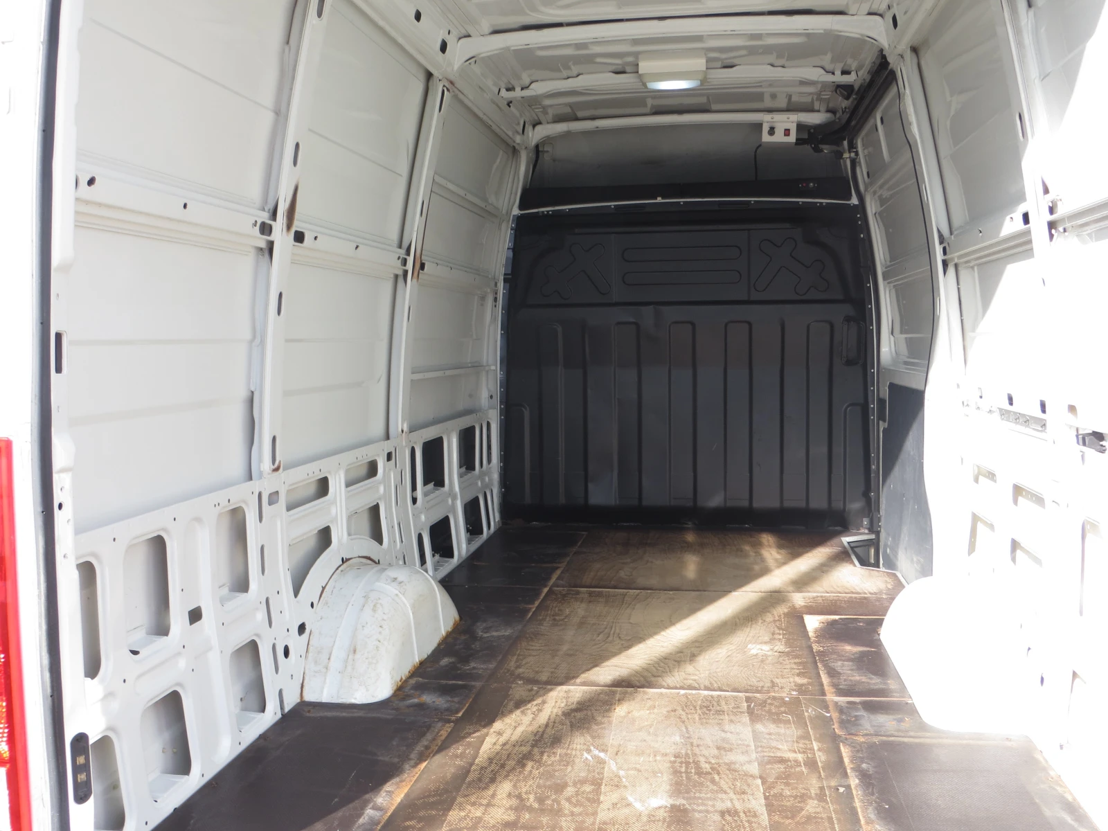 Iveco Daily 35S13-12 КУБ. М. ОБЕМ НА ТОВАРНОТО ПОМЕЩЕНИЕ, снимка 15 - Бусове и автобуси - 54191659