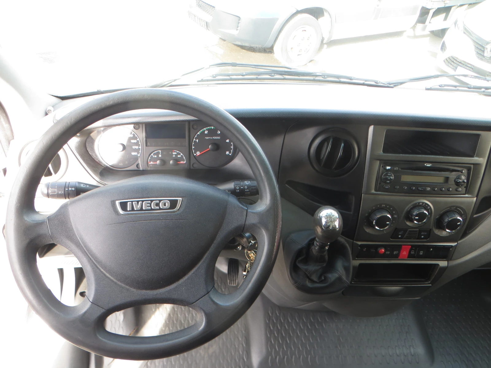 Iveco Daily 35S13-12 КУБ. М. ОБЕМ НА ТОВАРНОТО ПОМЕЩЕНИЕ, снимка 8 - Бусове и автобуси - 54191659