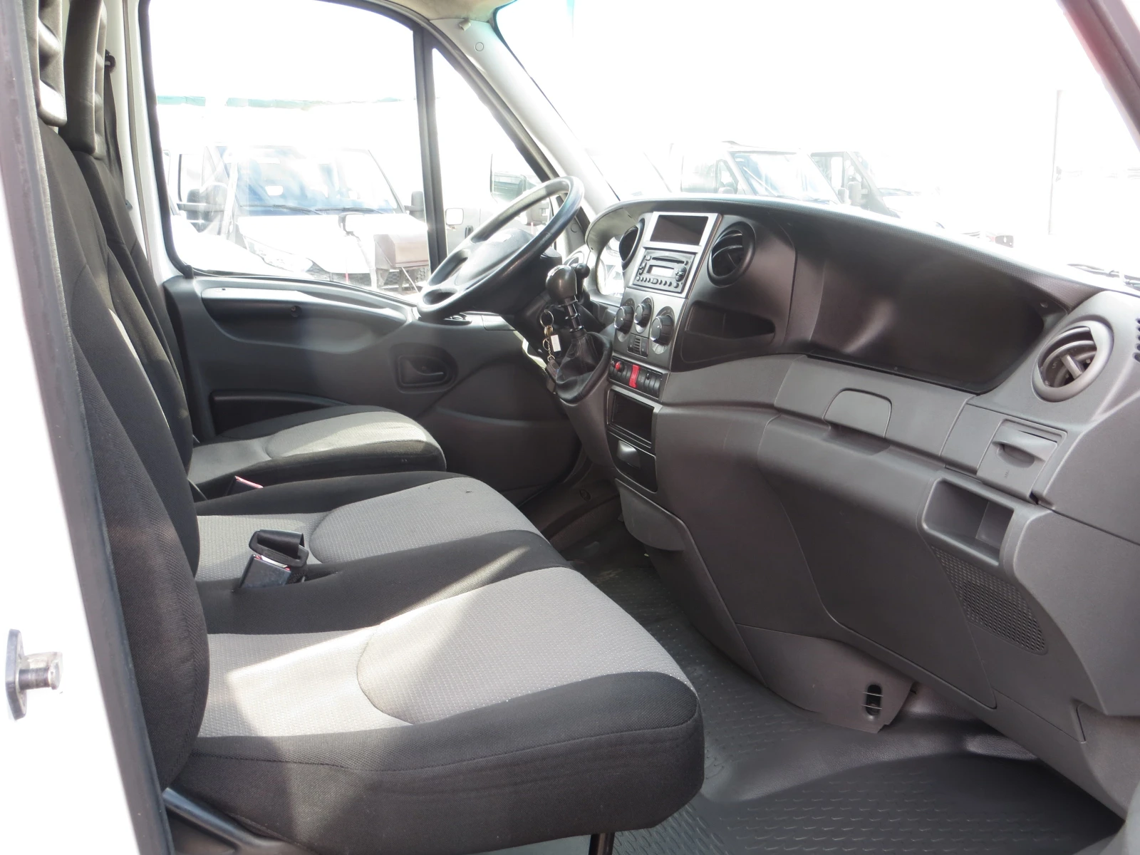 Iveco Daily 35S13-12 КУБ. М. ОБЕМ НА ТОВАРНОТО ПОМЕЩЕНИЕ, снимка 11 - Бусове и автобуси - 54191659