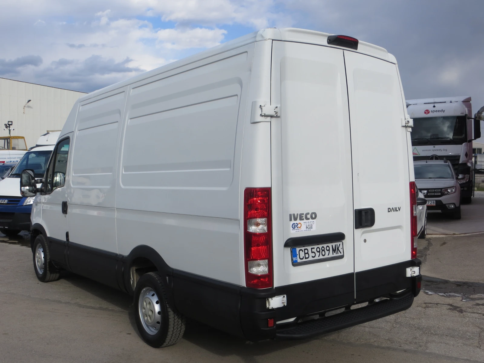 Iveco Daily 35S13-12 КУБ. М. ОБЕМ НА ТОВАРНОТО ПОМЕЩЕНИЕ, снимка 3 - Бусове и автобуси - 54191659