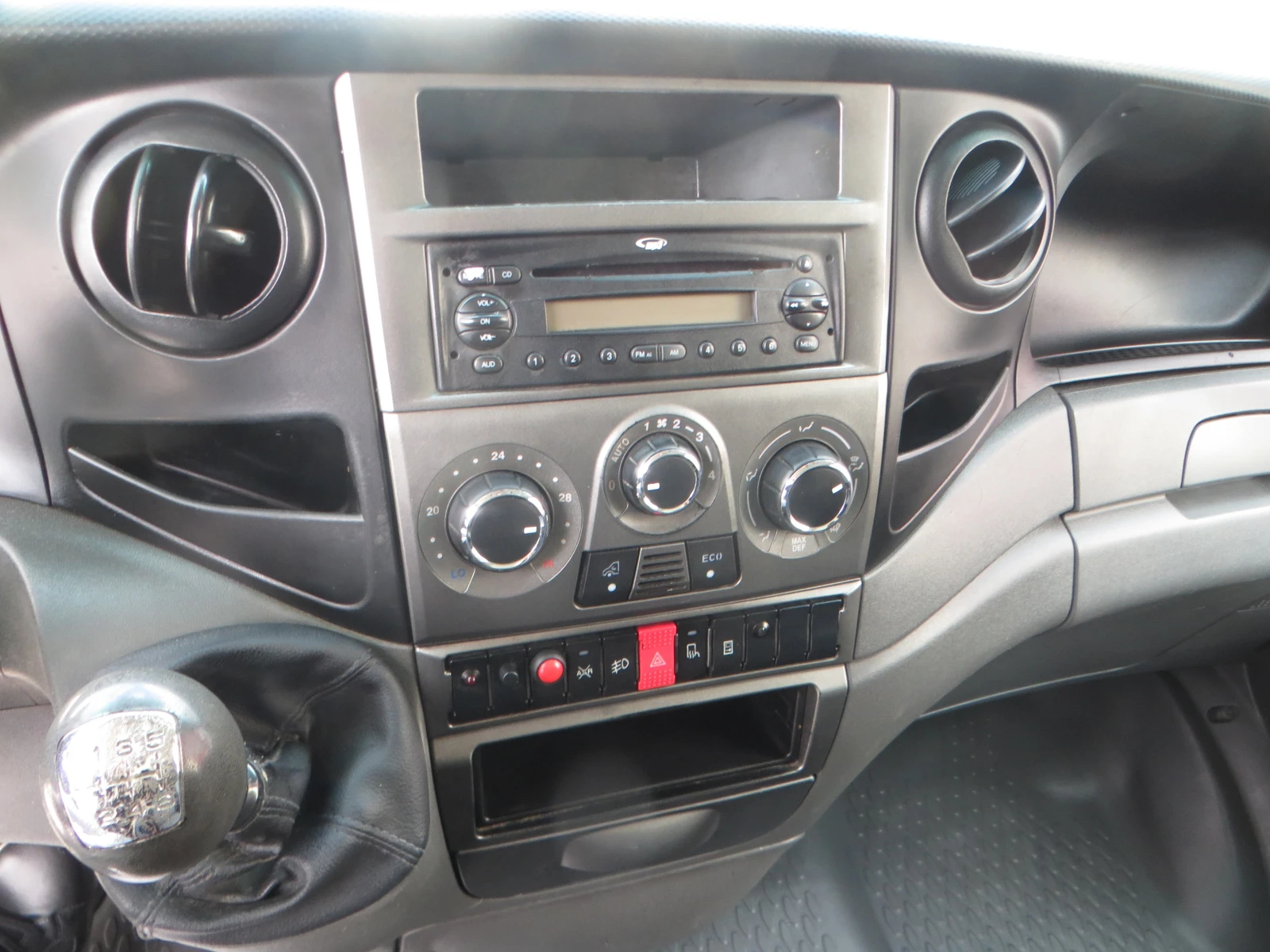 Iveco Daily 35S13-12 КУБ. М. ОБЕМ НА ТОВАРНОТО ПОМЕЩЕНИЕ, снимка 9 - Бусове и автобуси - 54191659