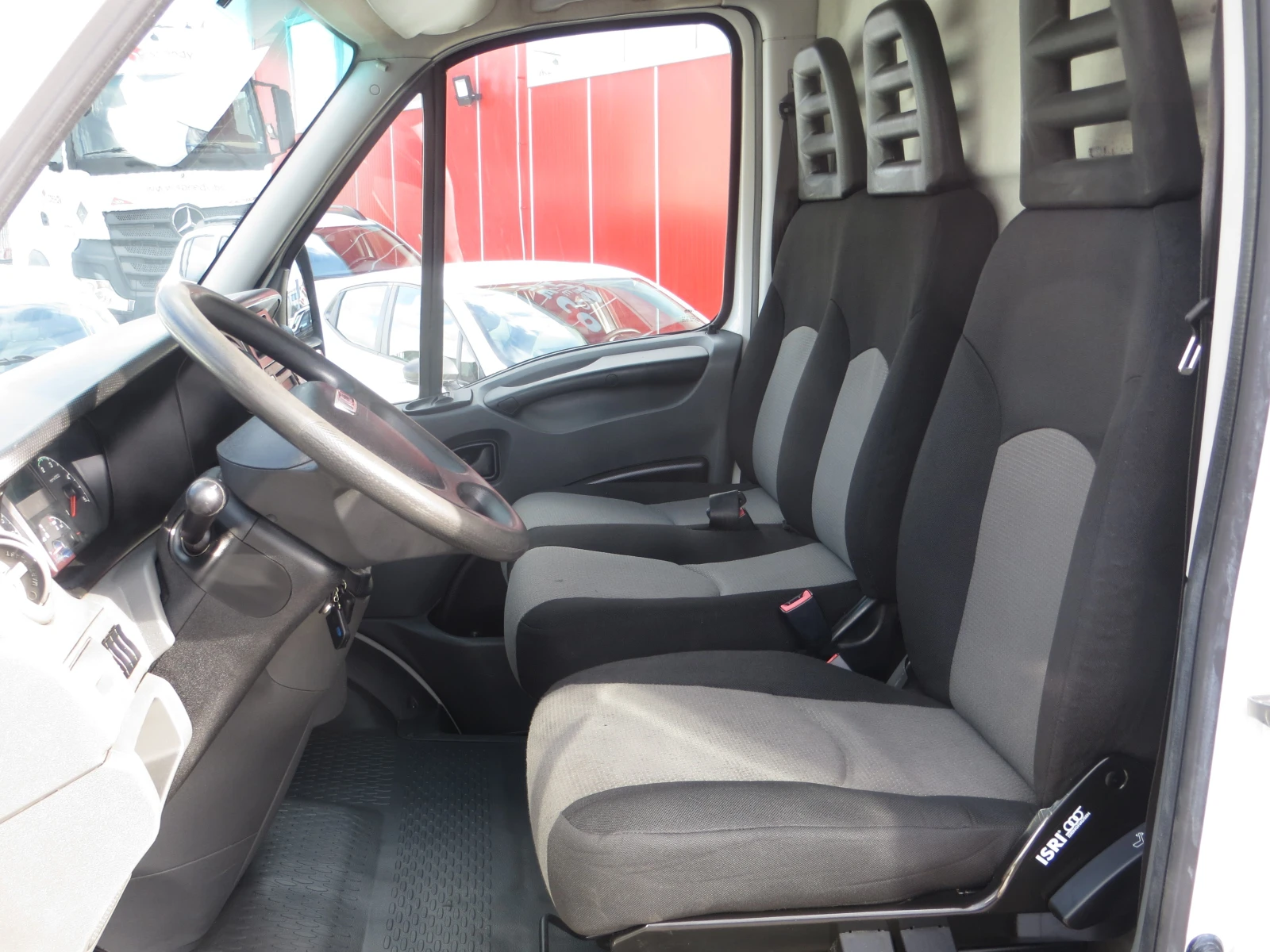 Iveco Daily 35S13-12 КУБ. М. ОБЕМ НА ТОВАРНОТО ПОМЕЩЕНИЕ, снимка 7 - Бусове и автобуси - 54191659