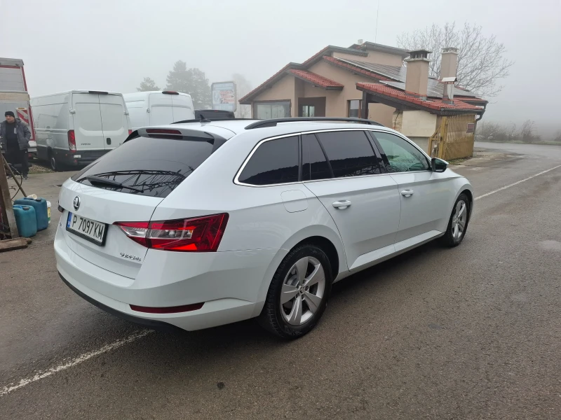Skoda Superb 1.6TDI DSG Navi, снимка 5 - Автомобили и джипове - 52752558