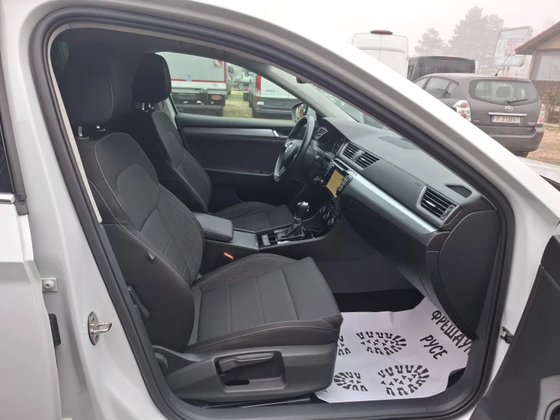Skoda Superb 1.6TDI DSG Navi, снимка 11 - Автомобили и джипове - 52752558